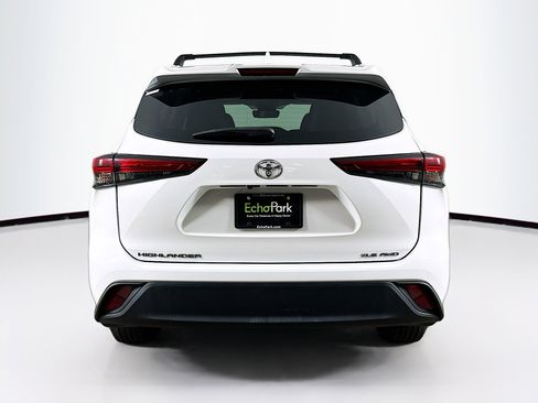 Used 2023 Toyota Highlander XLE image 7