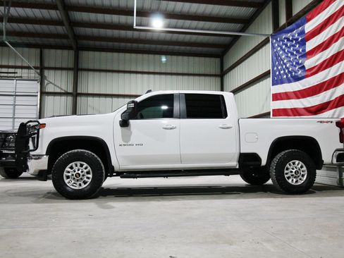 Used 2023 Chevrolet Silverado 2500 LT w/ Convenience Package AWD/4WD image 5