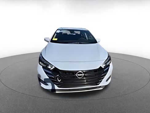 Used 2025 Nissan Versa SV image 2