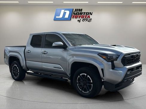 Used 2024 Toyota Tacoma TRD Sport RWD image 3