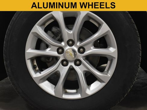 Used 2020 Chevrolet Equinox LS w/ LS Convenience Package FWD image 4
