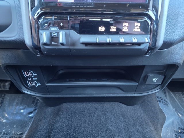 Used 2026 RAM 2500 Laramie AWD/4WD image 37