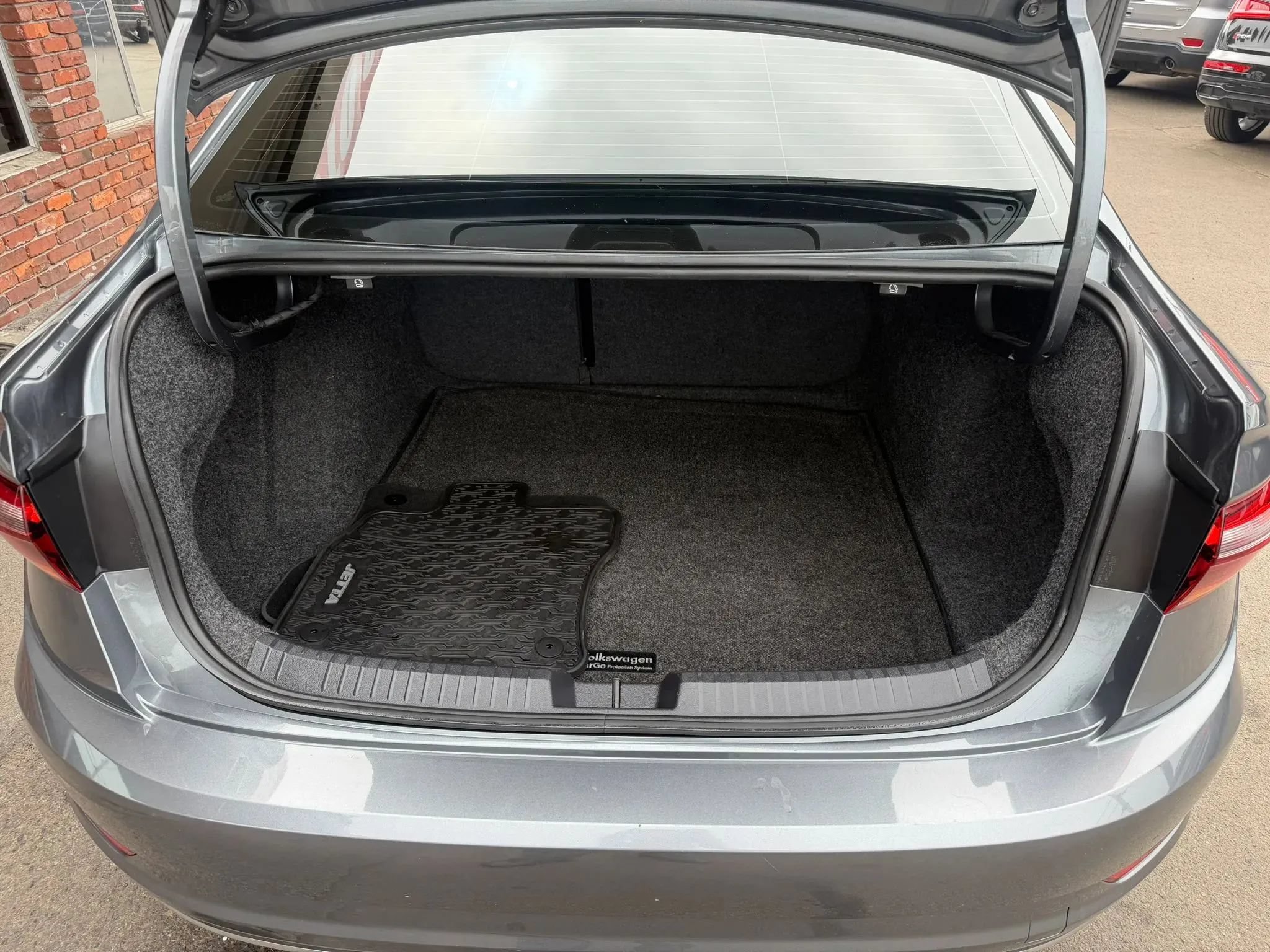 Used 2019 Volkswagen Jetta SEL FWD image 17