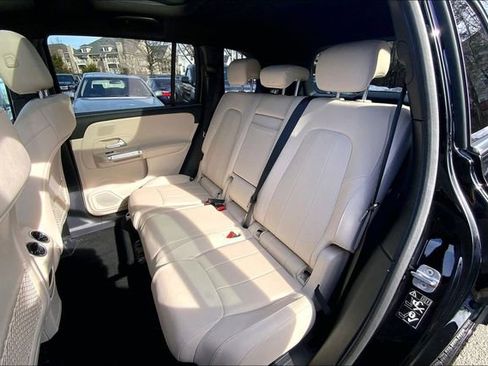 Used 2026 Mercedes-Benz GLB 250 4MATIC image 17