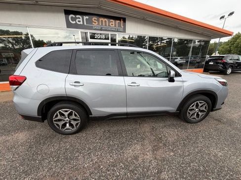 Used 2023 Subaru Forester Premium AWD/4WD image 8