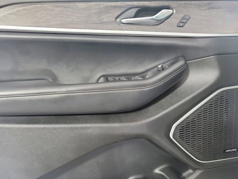 Used 2022 Jeep Grand Cherokee Limited image 16