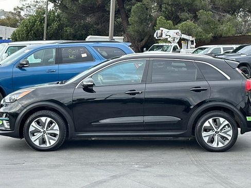 Used 2022 Kia Niro EX Premium image 8