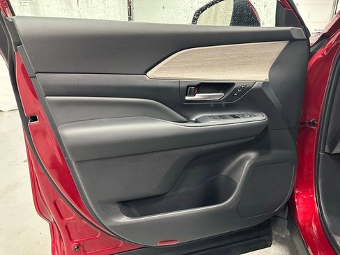 Used 2025 Toyota Grand Highlander Limited image 8