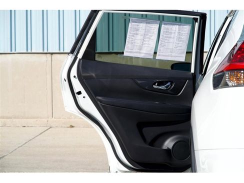 Used 2020 Nissan Rogue SV image 30