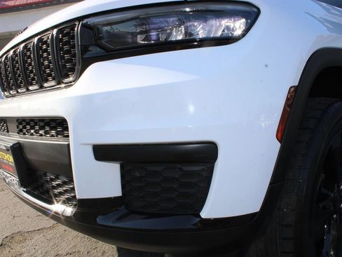 Used 2023 Jeep Grand Cherokee L Laredo RWD image 4