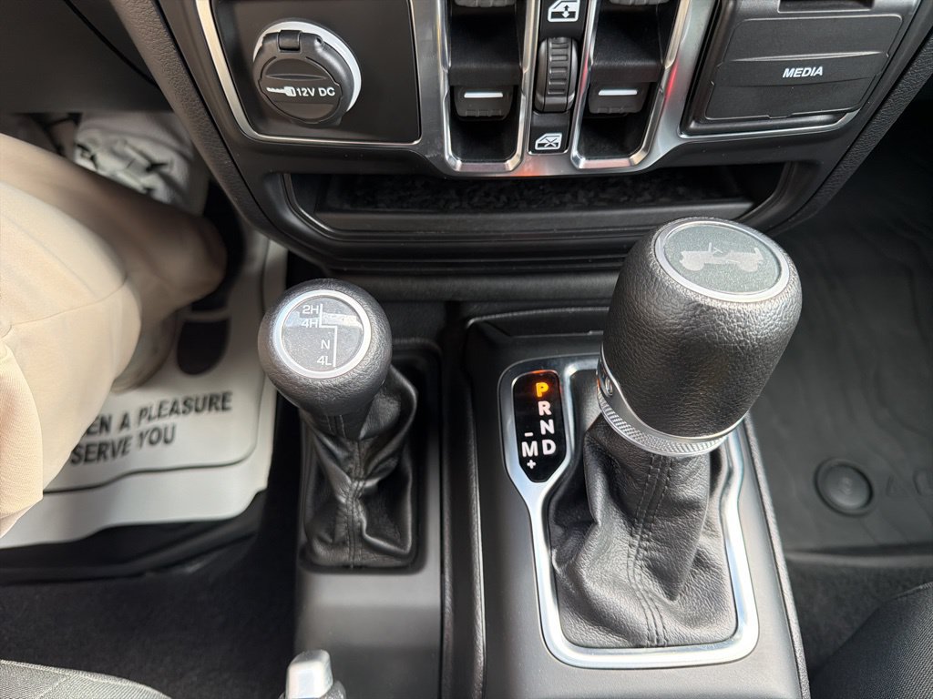Used 2021 Jeep Wrangler Unlimited Sport AWD/4WD image 34