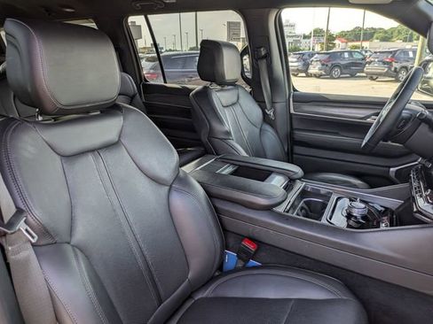 Used 2024 Jeep Wagoneer L Series II w/ Flexible Seating Group AWD/4WD image 36