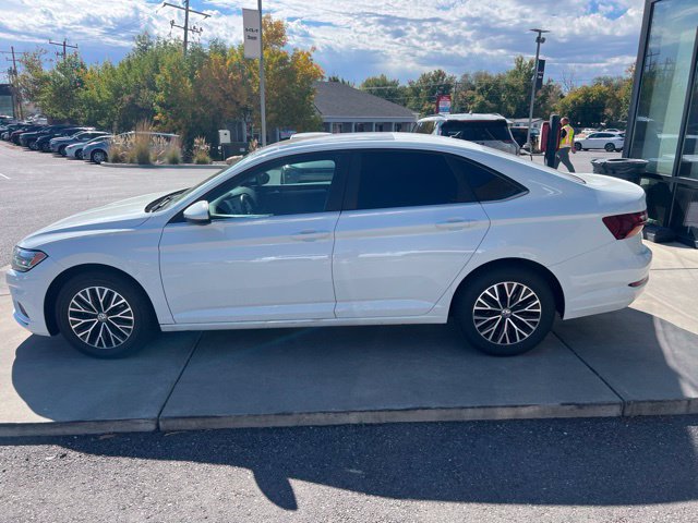 Used 2019 Volkswagen Jetta SE w/ Cold Weather Package FWD image 4