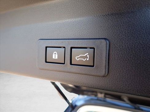 Used 2025 Subaru Ascent Limited w/ Popular Package #2 AWD/4WD image 9