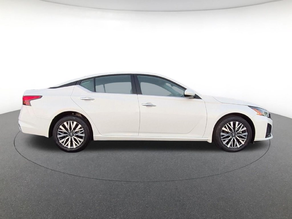 Used 2024 Nissan Altima 2.5 SV w/ SV Premium Package AWD/4WD image 4