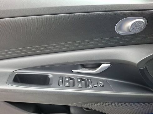 Used 2023 Hyundai Elantra SEL FWD image 12