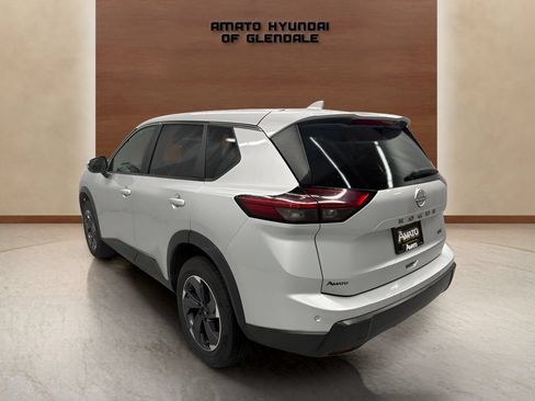 Used 2024 Nissan Rogue SV FWD image 5