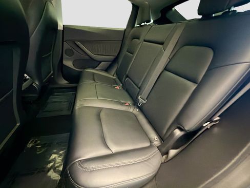 Used 2021 Tesla Model Y Long Range image 13