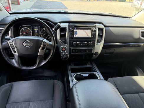 Used 2017 Nissan Titan SV image 18