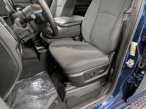 Used 2024 RAM 2500 Big Horn w/ Sport Appearance Package image 11