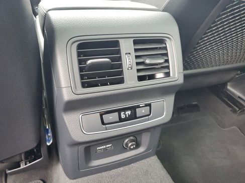 Used 2024 Audi Q5 Premium image 18
