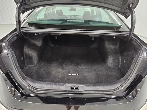 Used 2024 Nissan Altima 2.5 SV FWD image 16