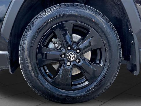 Used 2021 Toyota RAV4 XLE w/ XLE Grade Weather Package AWD/4WD image 11