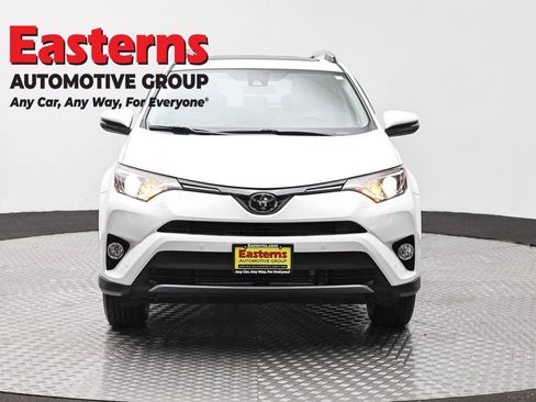 Used 2018 Toyota RAV4 XLE AWD/4WD image 2