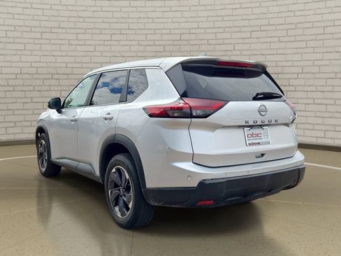Used 2025 Nissan Rogue SV FWD image 7