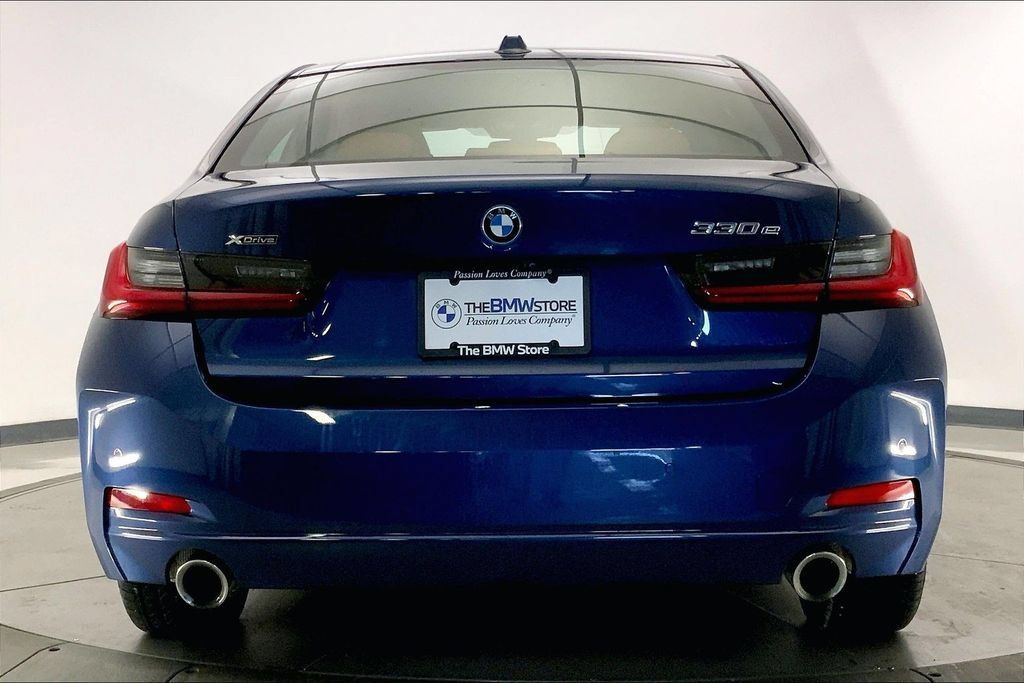 Used 2023 BMW 330e xDrive AWD/4WD image 3