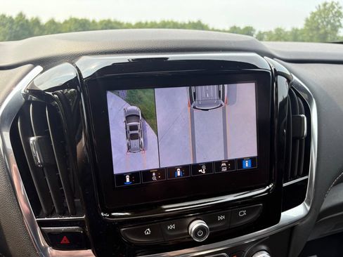 Used 2023 Chevrolet Traverse LT w/ LT Premium Package AWD/4WD image 29