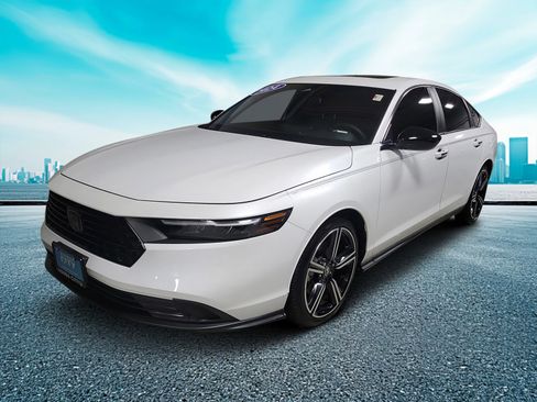 Used 2024 Honda Accord Sport image 2