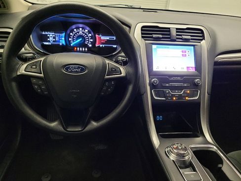 Used 2019 Ford Fusion SE FWD image 22