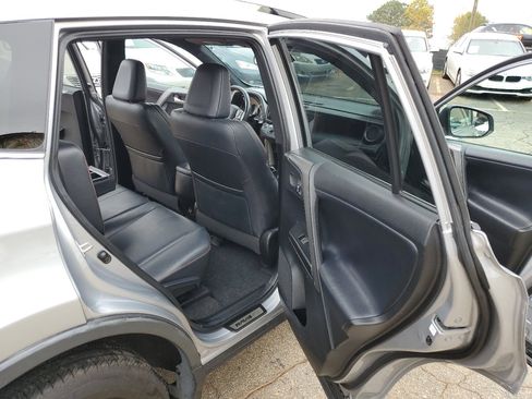 Used 2016 Toyota RAV4 SE image 47