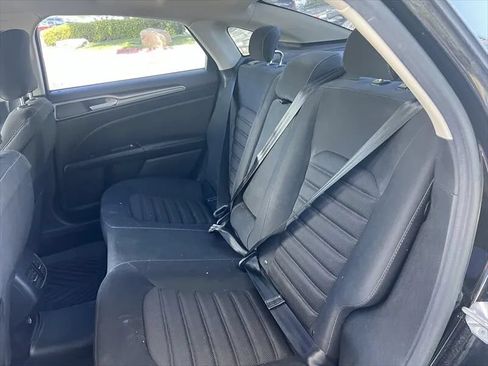 Used 2017 Ford Fusion SE w/ Fusion SE Technology Package FWD image 14