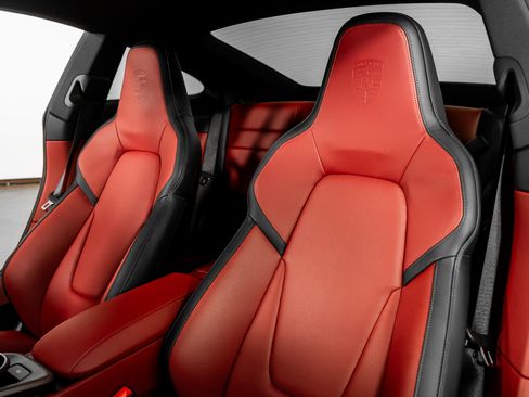 Used 2025 Porsche 911 Carrera S image 3