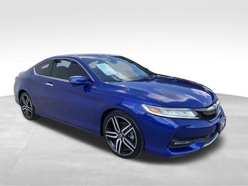 Used 2017 Honda Accord Touring image 3