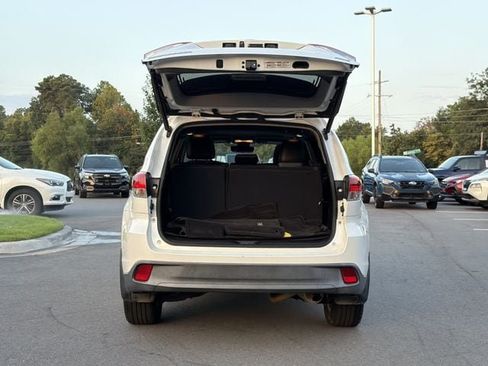Used 2018 Toyota Highlander XLE FWD image 14
