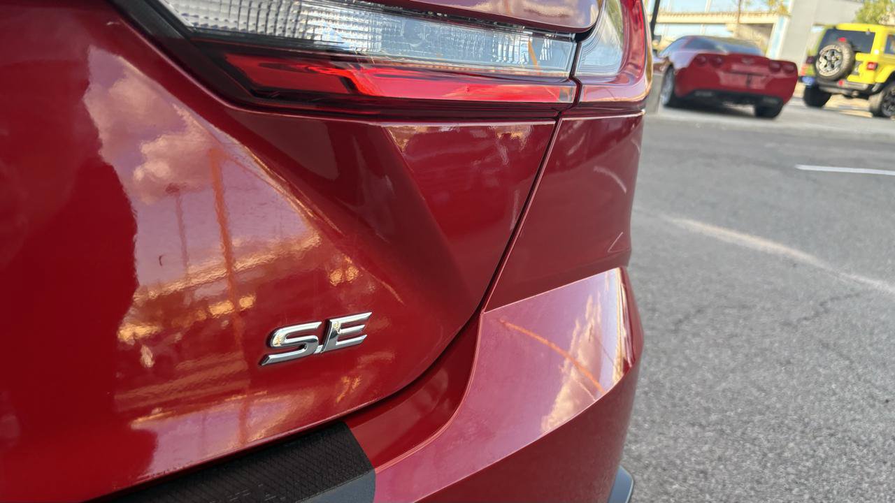 Used 2025 Toyota Camry SE w/ Convenience Package FWD image 6