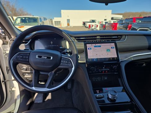 Used 2023 Jeep Grand Cherokee L Limited image 20