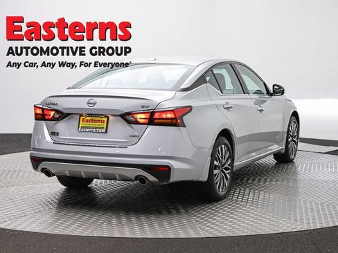 Used 2023 Nissan Altima 2.5 SV w/ SV Premium Package AWD/4WD image 5