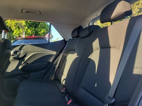 Certified 2025 Hyundai Venue SE image 8