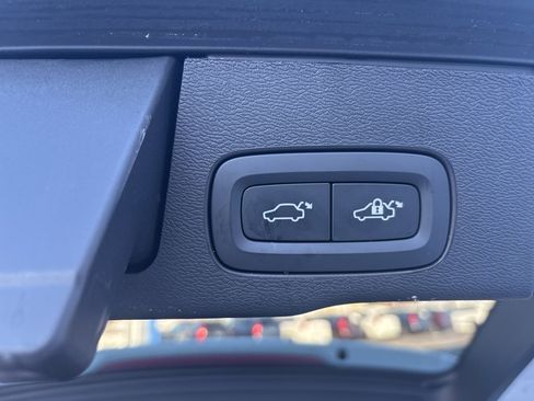 Used 2025 Volvo XC60 B5 Plus image 47