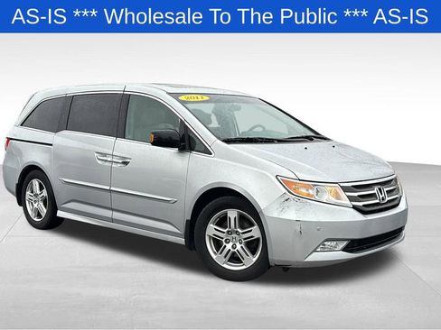 Used 2011 Honda Odyssey Touring image 1