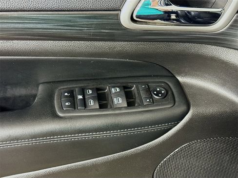 Used 2019 Jeep Grand Cherokee Altitude image 11