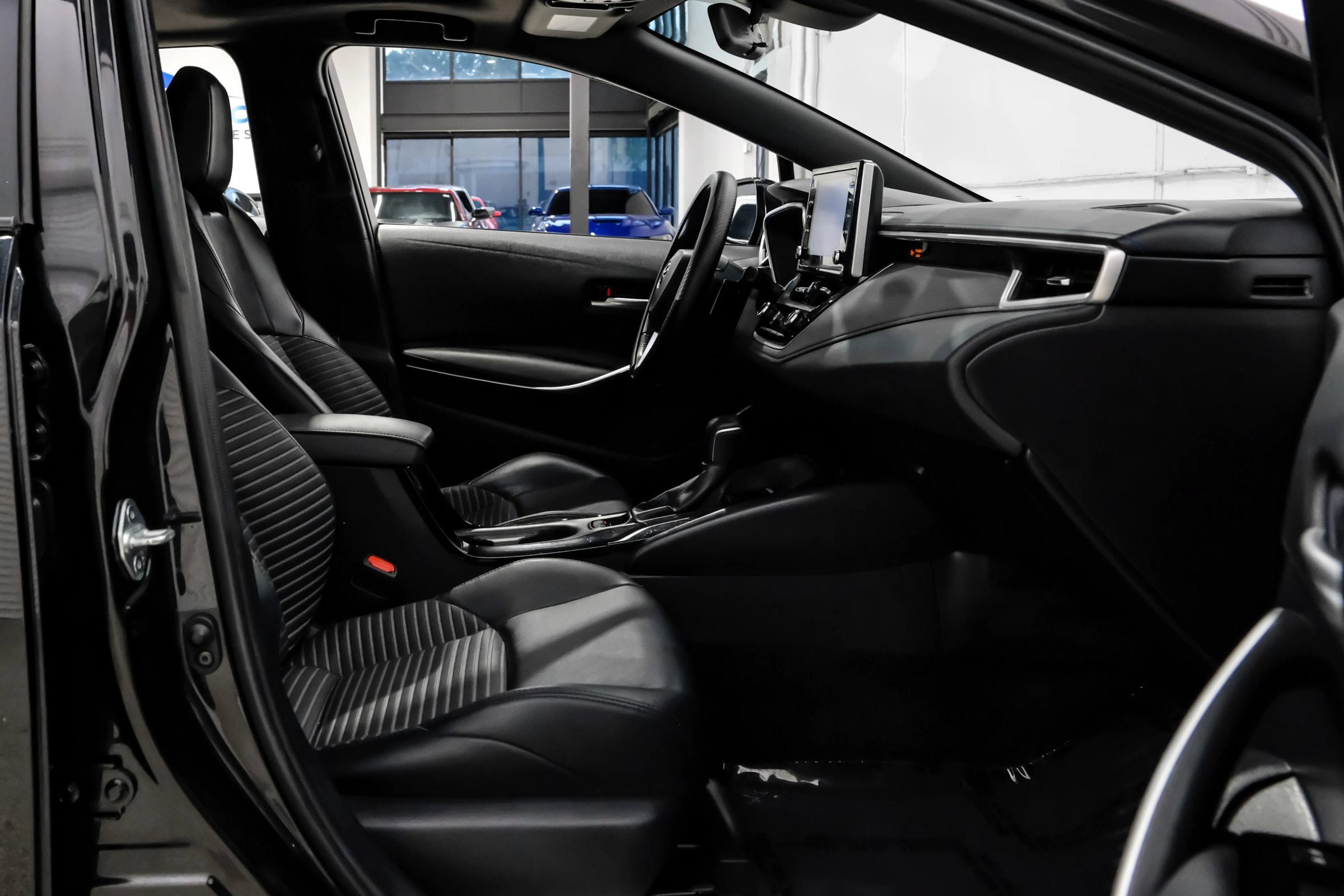 Used 2020 Toyota Corolla XSE FWD image 40
