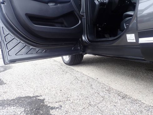 Used 2017 Ford Explorer XLT w/ Equipment Group 202A image 10