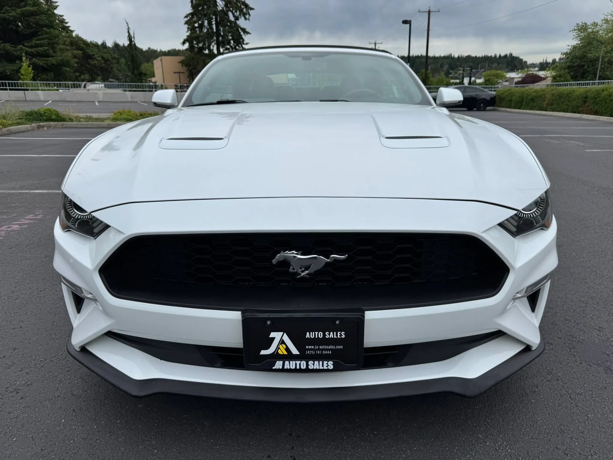 Used 2020 Ford Mustang Premium RWD image 4