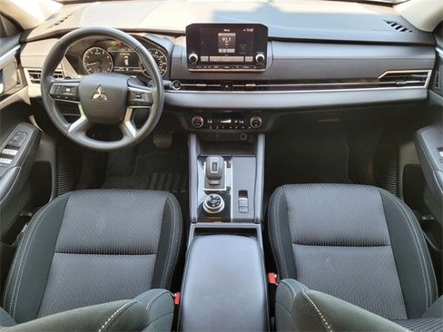 Used 2023 Mitsubishi Outlander ES image 12