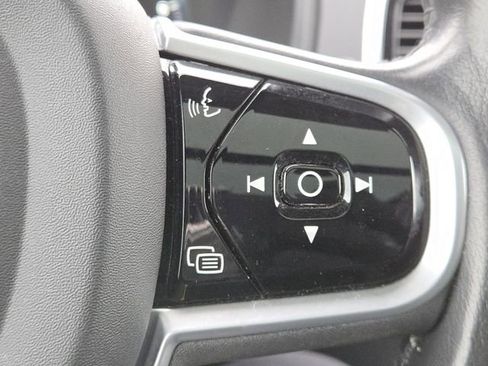 Used 2021 Volvo XC90 T6 Momentum w/ Advanced Package image 15